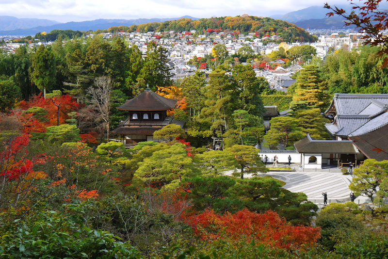 秋の銀閣寺の絶景