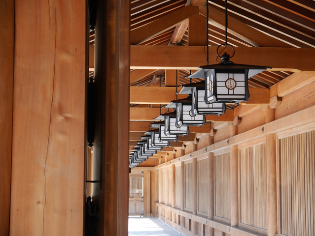 日本の誕生の地として歴史的有名な「橿原神宮」！奈良のパワースポットとしても人気の場所で、伝統建築に触れてタイムスリップしたような気分を味わおう！