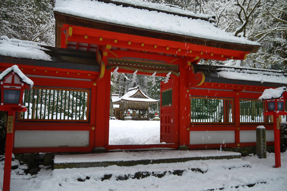 冬の雪の貴船神社