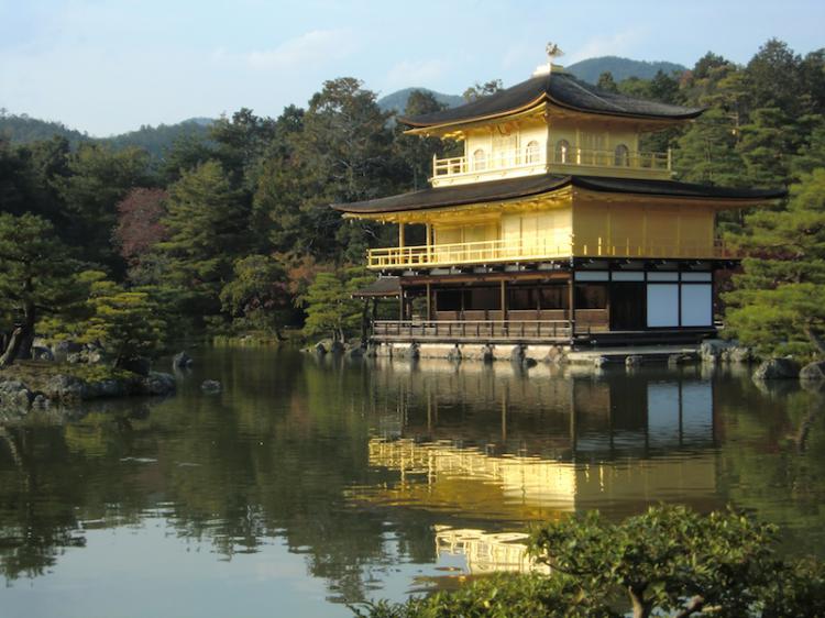 金箔で覆われた京都の世界遺産「金閣寺」！世界を代表するその美しい姿はまさに絶景！