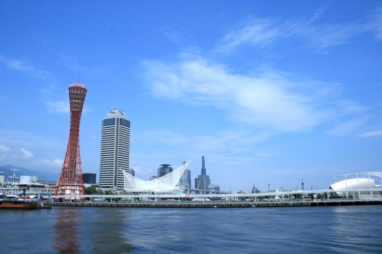 神戸ポートタワーの昼の景色