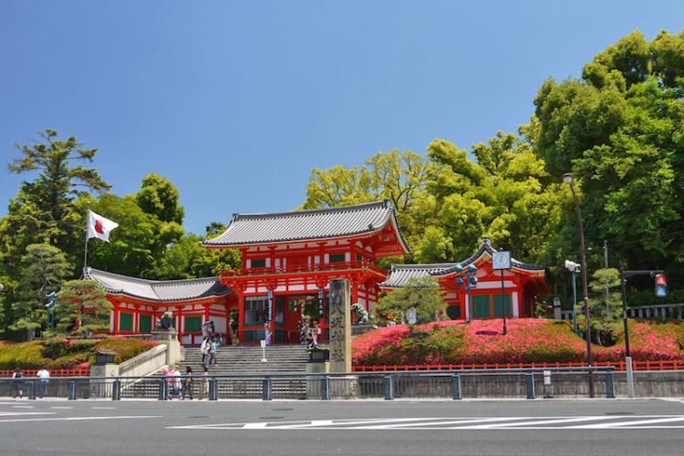 京都祗園エリア「八坂神社」！美の神・疫病除けの神・縁結びの神など、様々な神が祀られ多くの人が参拝する人気観光スポットを訪れよう！