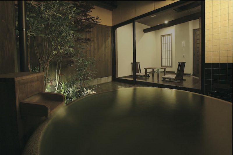 露天風呂や岩盤浴をはじめ驚きのイベント風呂まで体験できる！？大阪の人気スーパー銭湯「延羽の湯 鶴橋」とは？