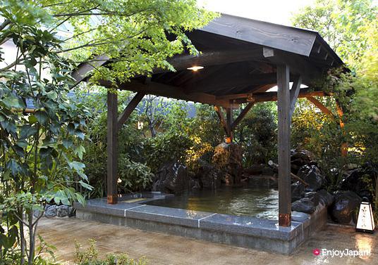 大阪の人気スーパー銭湯「スパスミノエ」！都会の中とは思えない庭園風の露天風呂で贅沢気分を体験しよう！