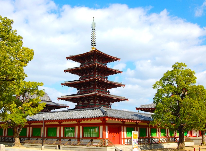 【寺巡り好き必見！】五重塔や多くの歴史的建造物に圧倒される！聖徳太子によって建立された大阪「四天王寺」を訪れてみよう！
