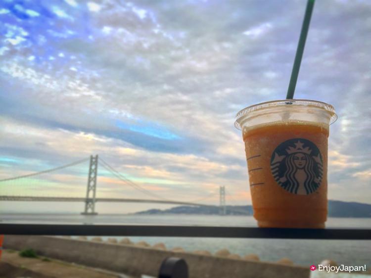 明石海峡大橋の絶景を眺めることができる人気カフェ「スターバックスコーヒー神戸西舞子店」！海沿いならではのスタバの楽しみ方をご紹介！
