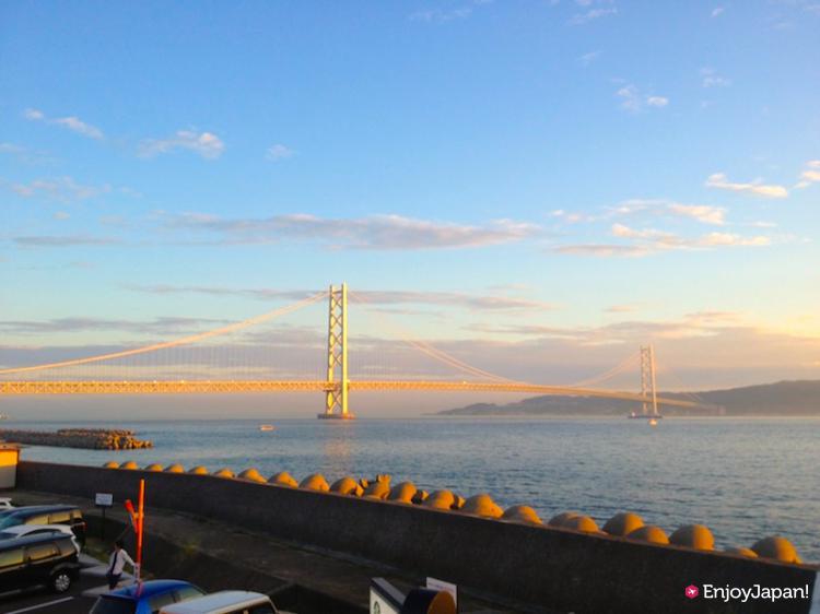 スターバックスコーヒー神戸西舞子からの明石海峡大橋と夕陽