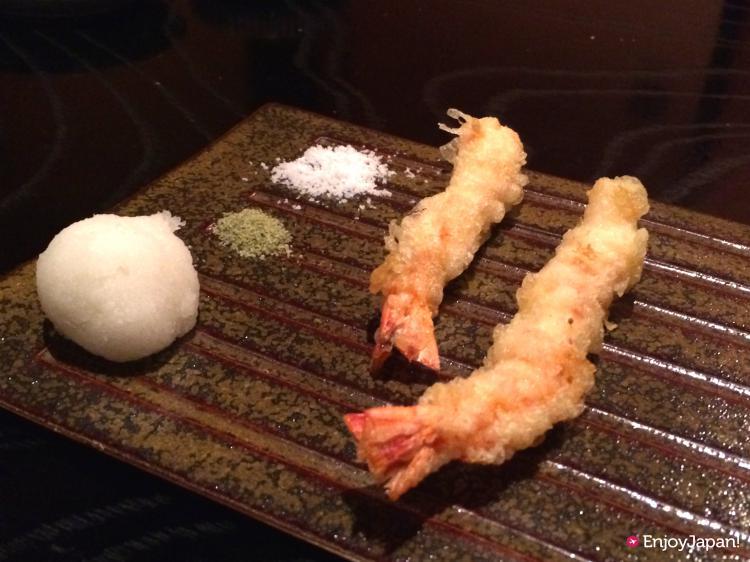 こだわりの塩と天つゆで食べる揚げたては絶品！約40種類の天ぷらが楽しめる京都「ツキトカゲ新町店」
