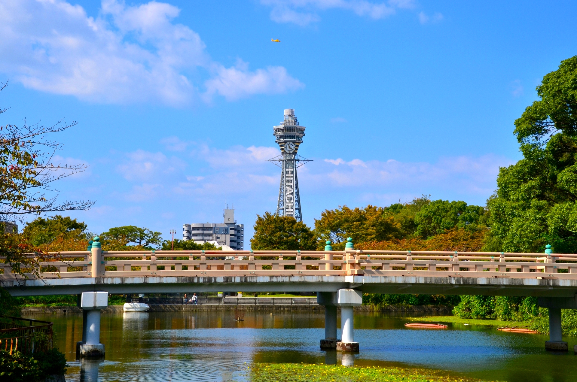 大阪の観光シンボル新世界「通天閣」！明日の天気予報がネオン色でわかる隠された秘密とは？