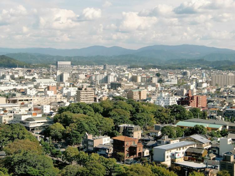和歌山城の天守閣からの和歌山市内の眺め
